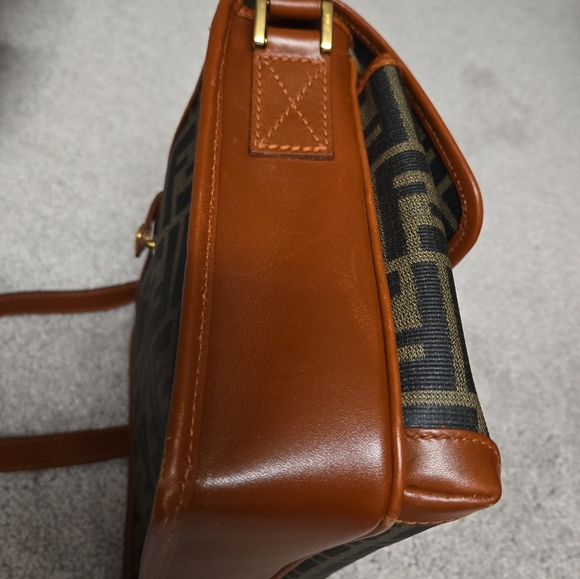 Fendi Zucca Messenger bag - Picture 3 of 9